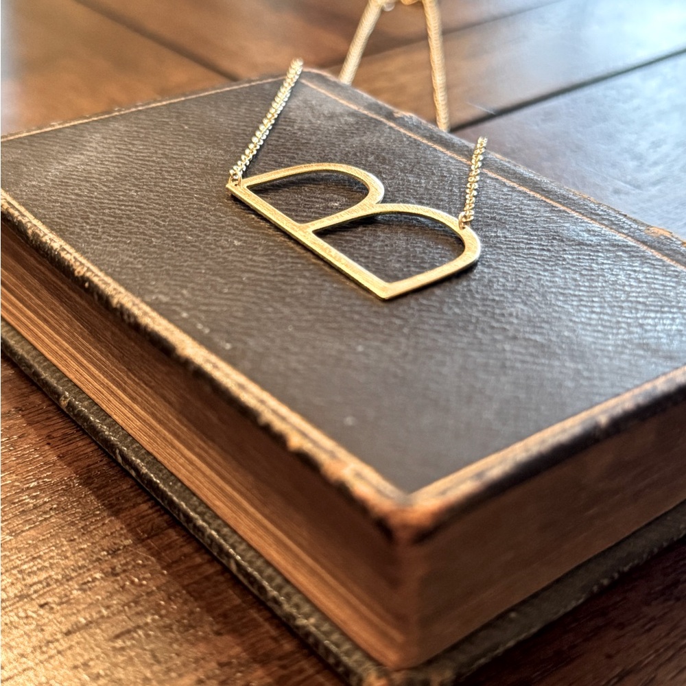 “B” initial gold tone necklace